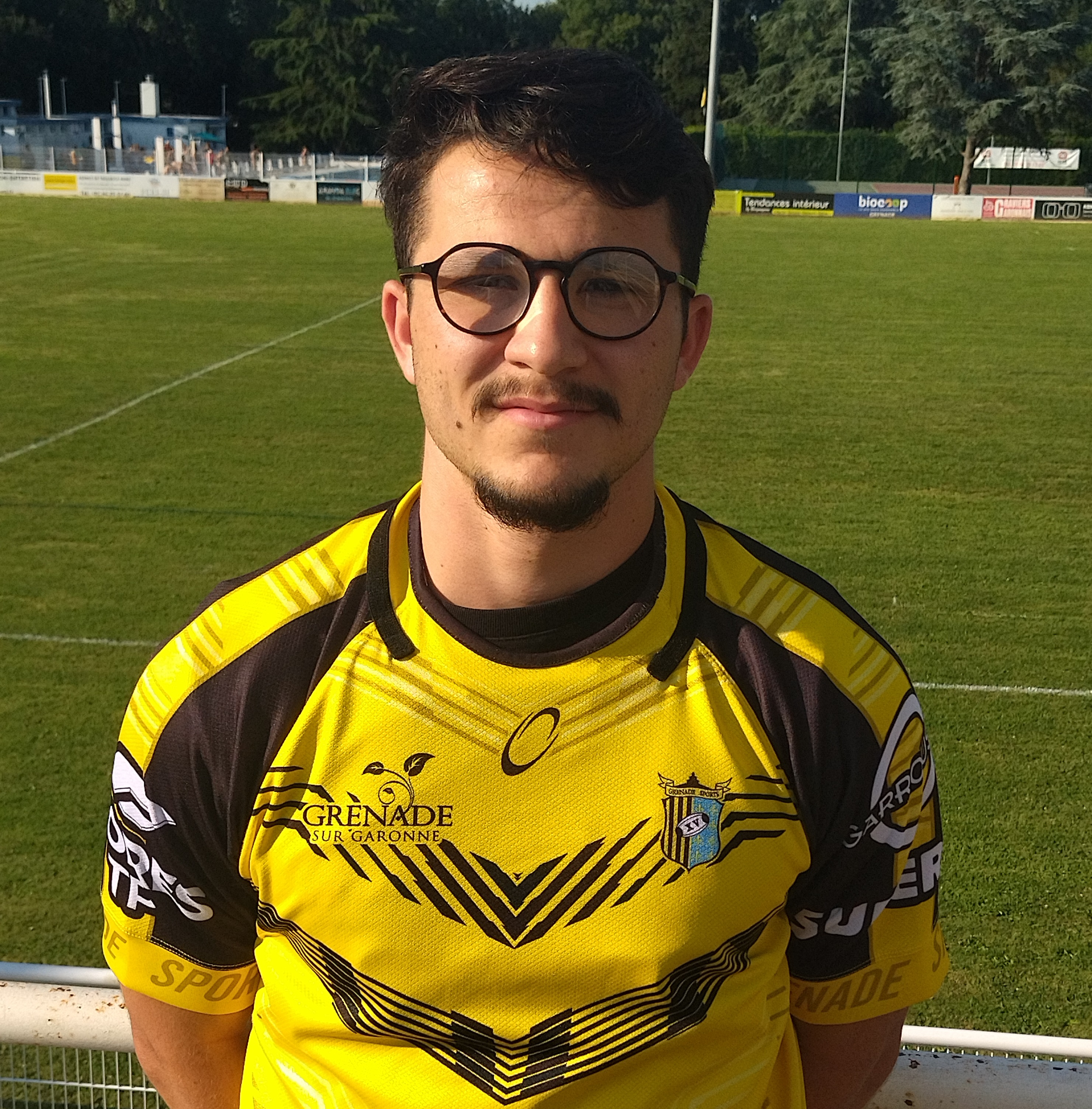 {poste.joueur.} {poste.joueur.}